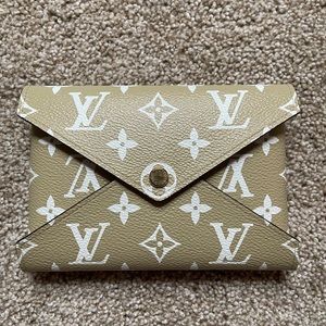 Louis Vuitton kirigami medium pouch